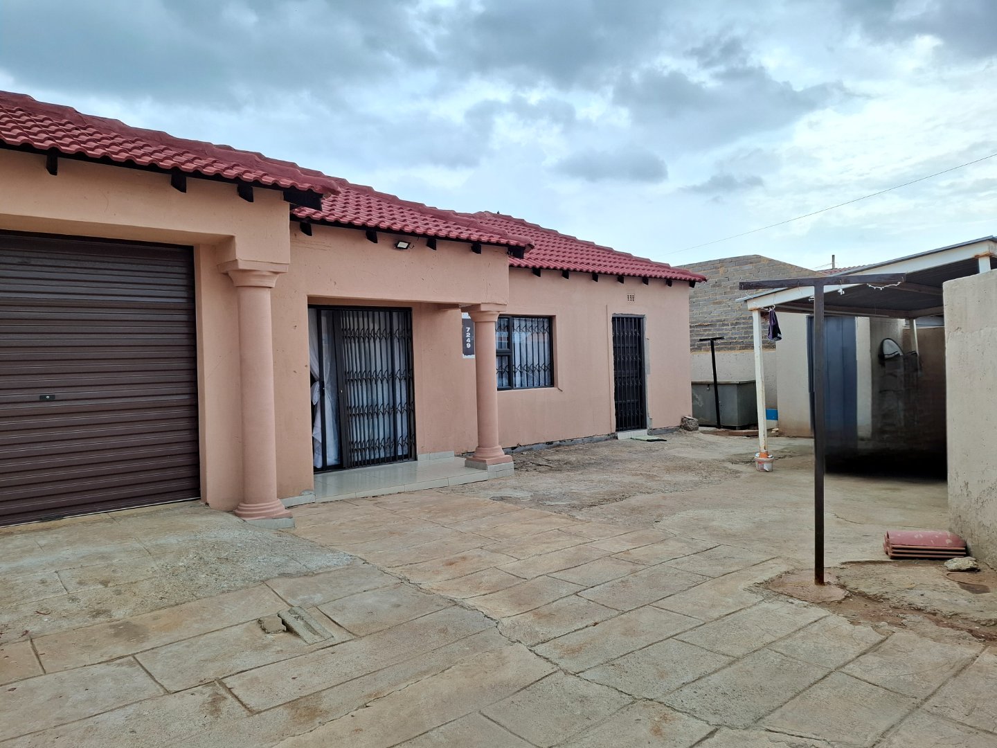 TWO BEDROOM HOUSE WTH EXTRA;S  FOR SALE IN SAVANNA CITY 