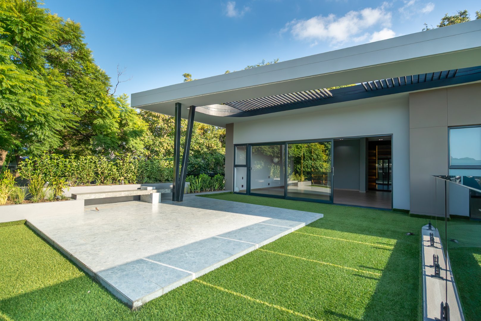 Ultra Exclusive Hyde Park Cluster Living Move In Ready Luxury Residence