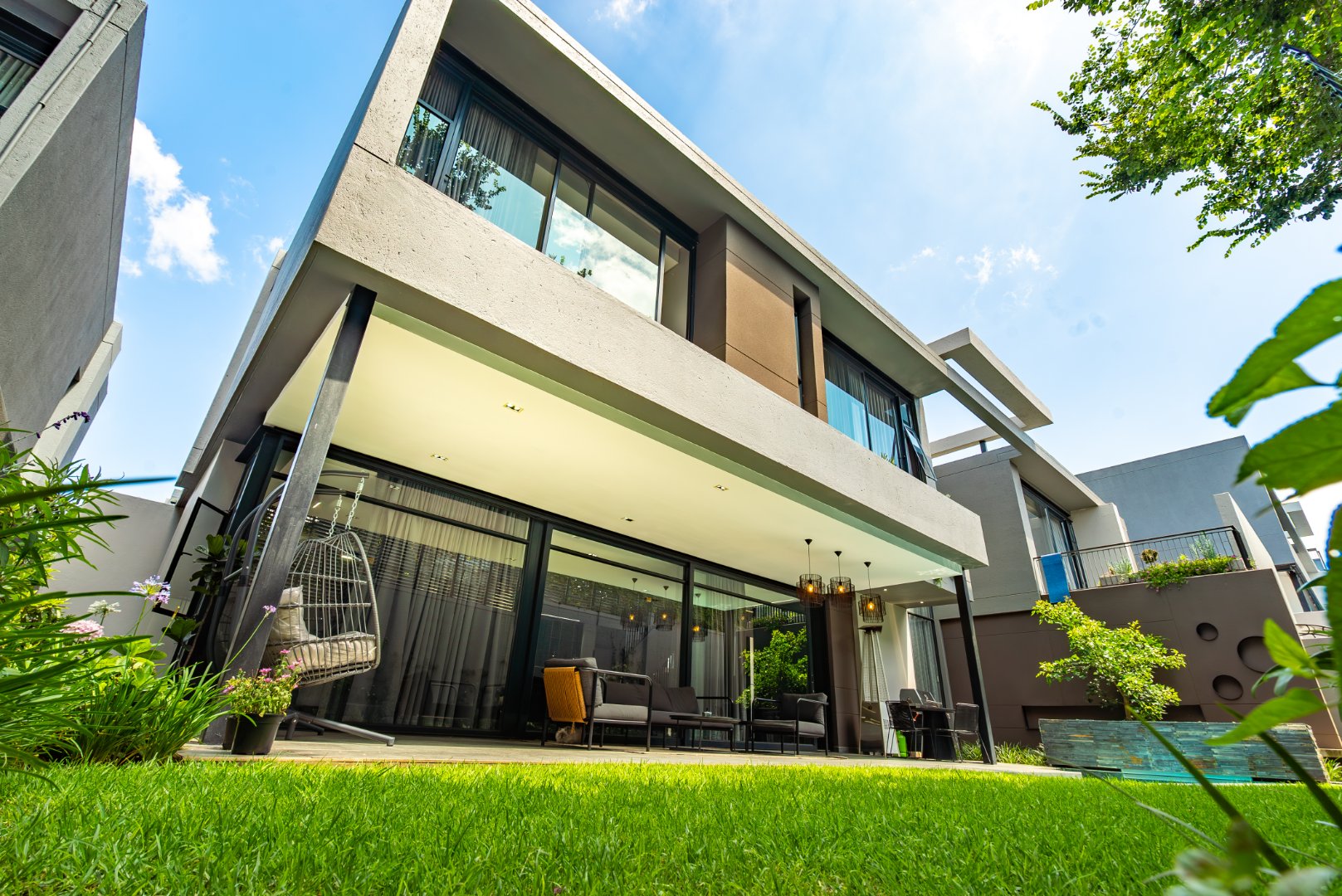 Luxury Cluster Living in an Elite Boomed Enclosure
