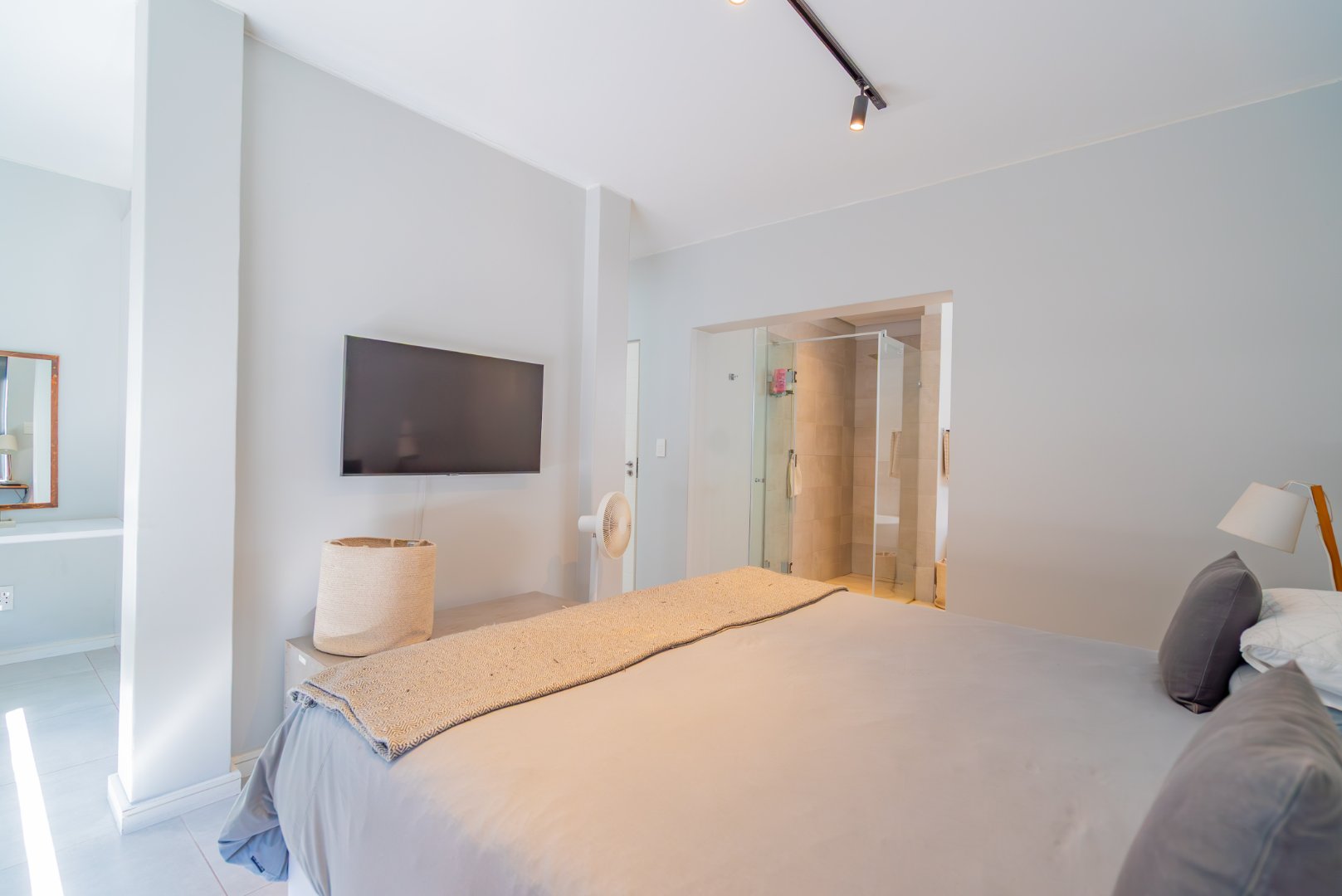 2-Bedroom Duplex with Private Roof Terrace