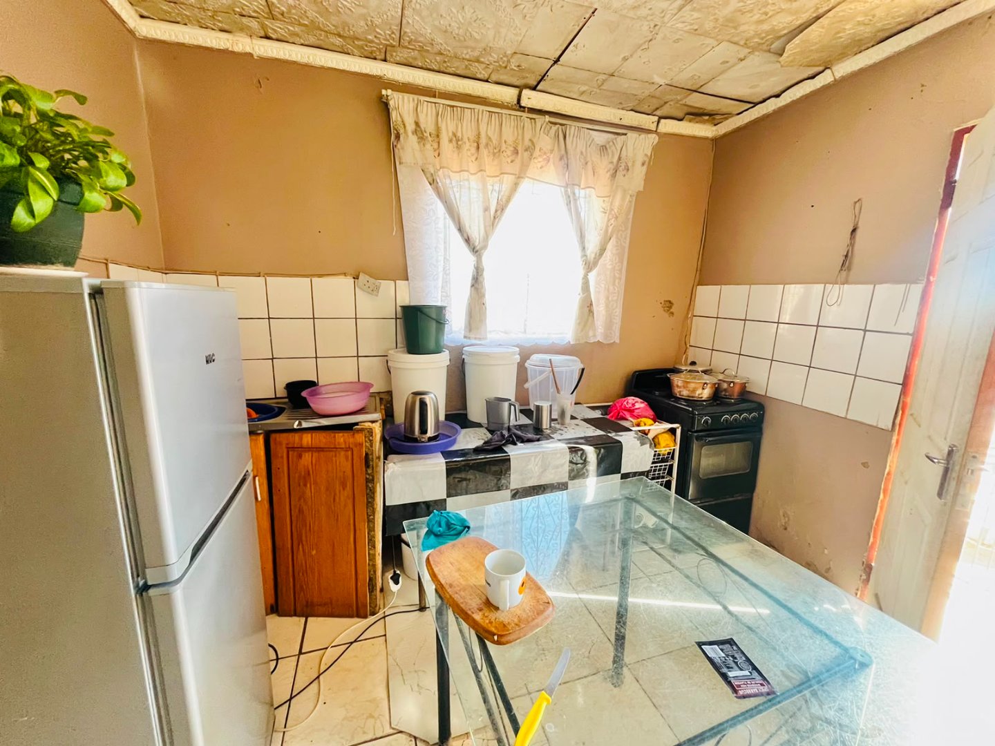 Affordable 2 Bedroom Home with Income-Generating Outside Room photo 4