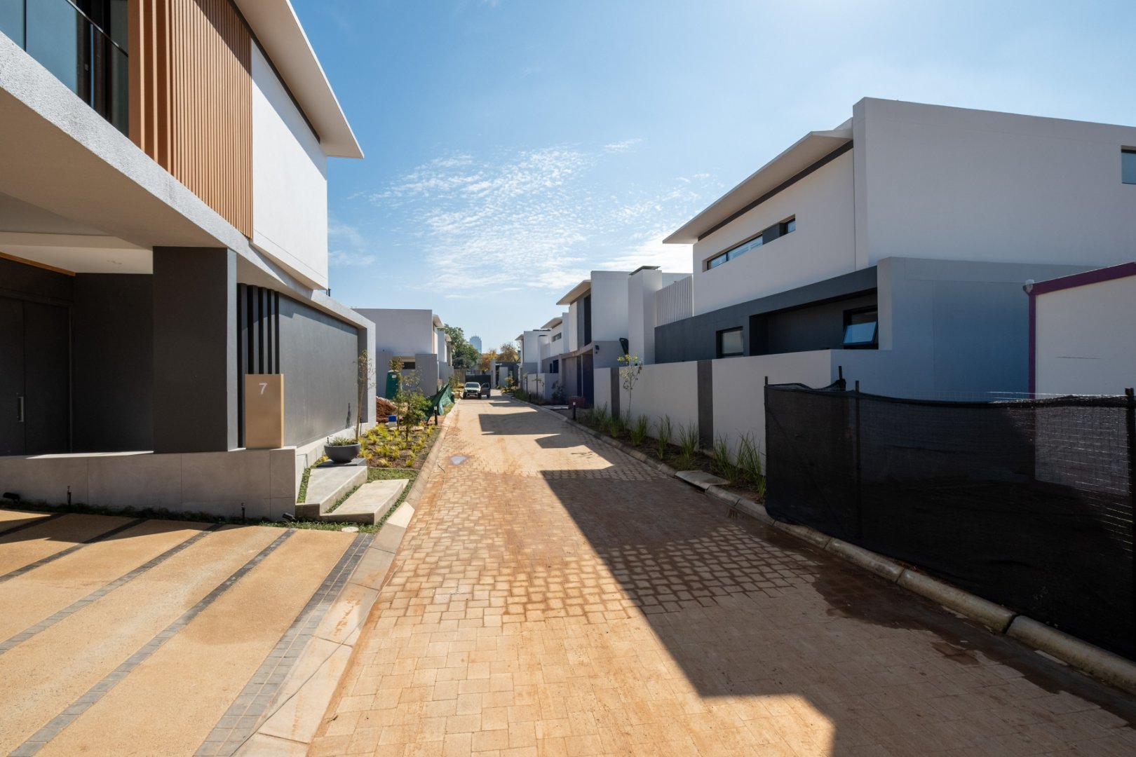 Off-Plan Freehold Luxury in a 24-Hour Boomed Atholl Enclave: Four Final Stands, 12-Month Build