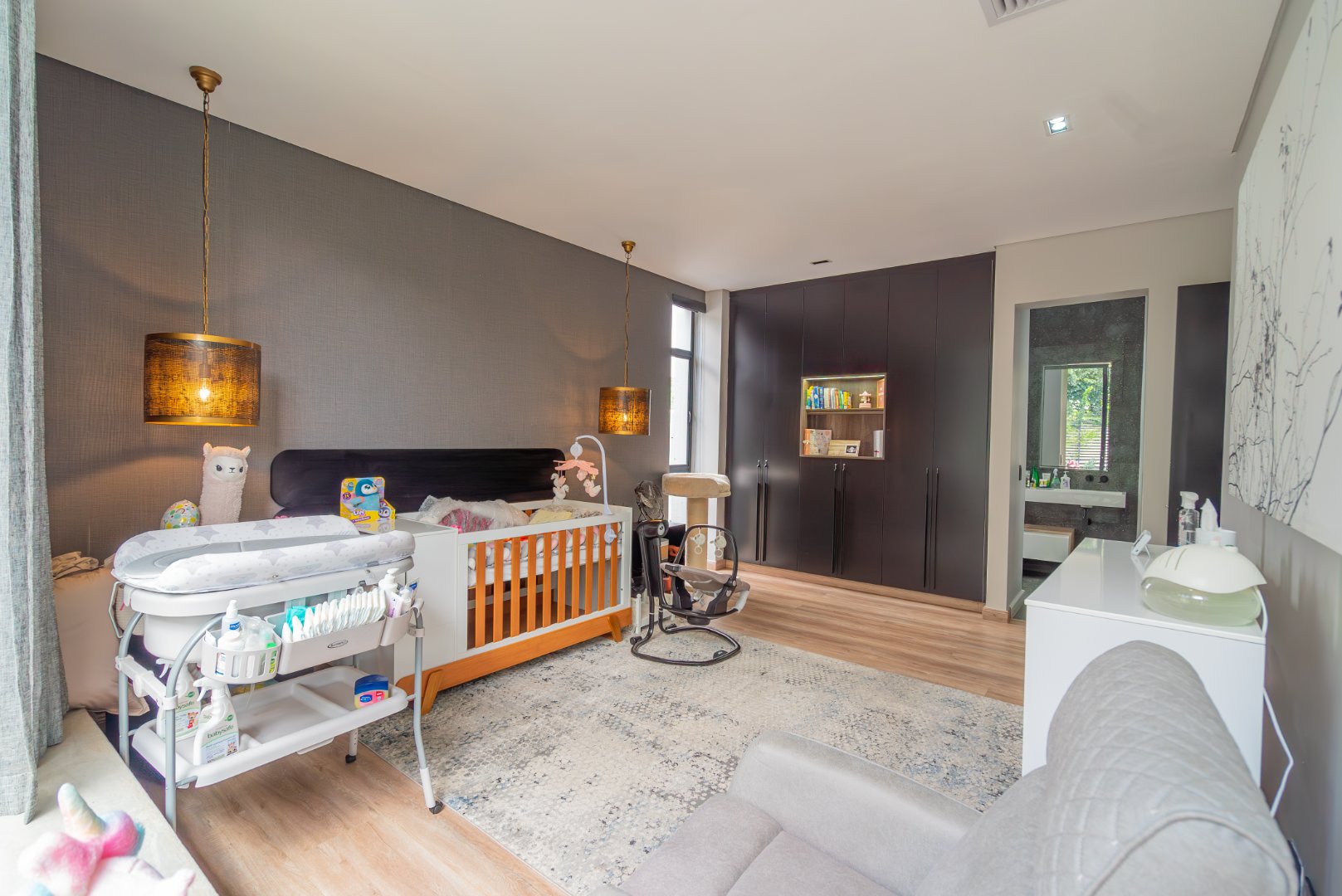 Luxury Cluster Living in an Elite Boomed Enclosure
