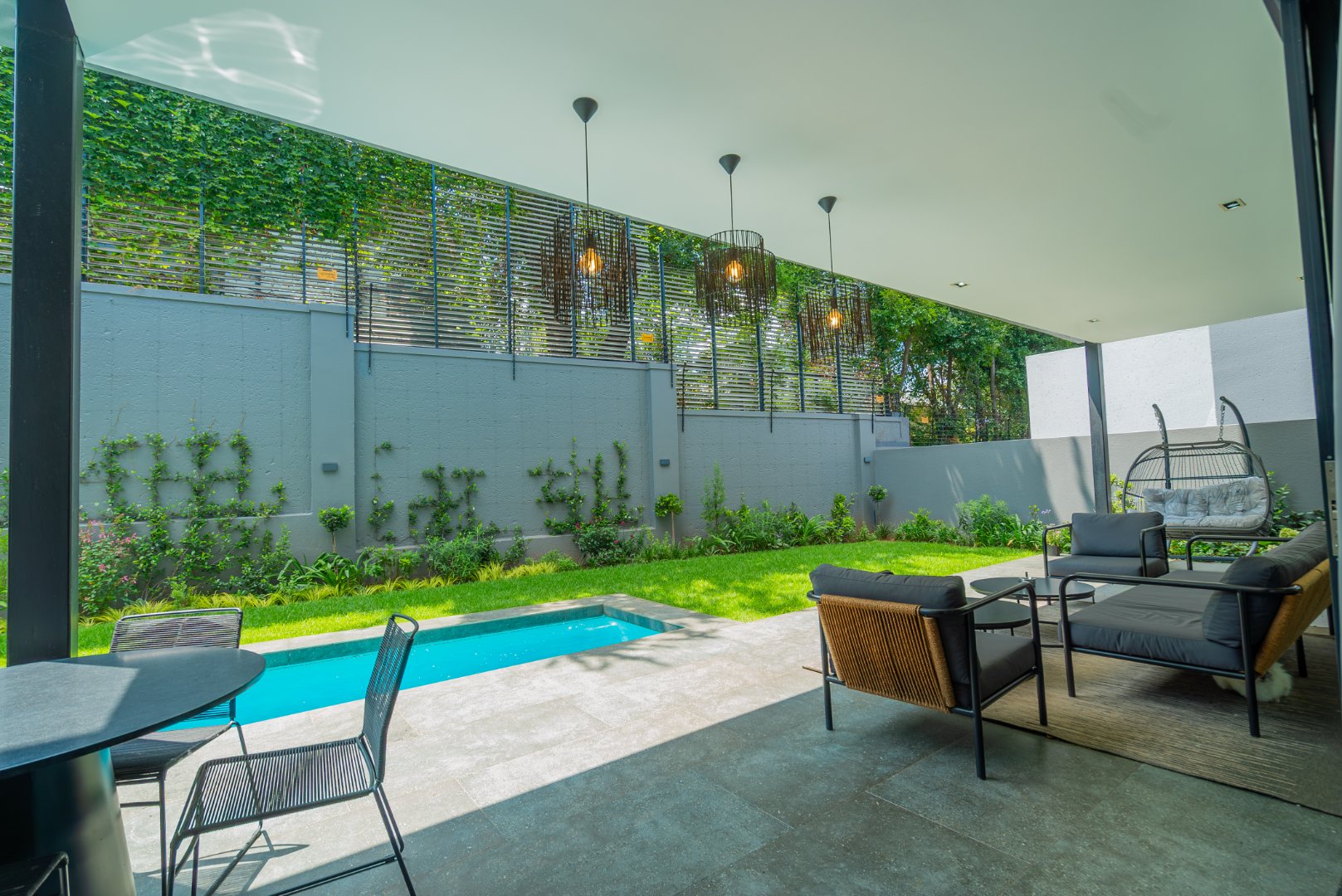 Luxury Cluster Living in an Elite Boomed Enclosure