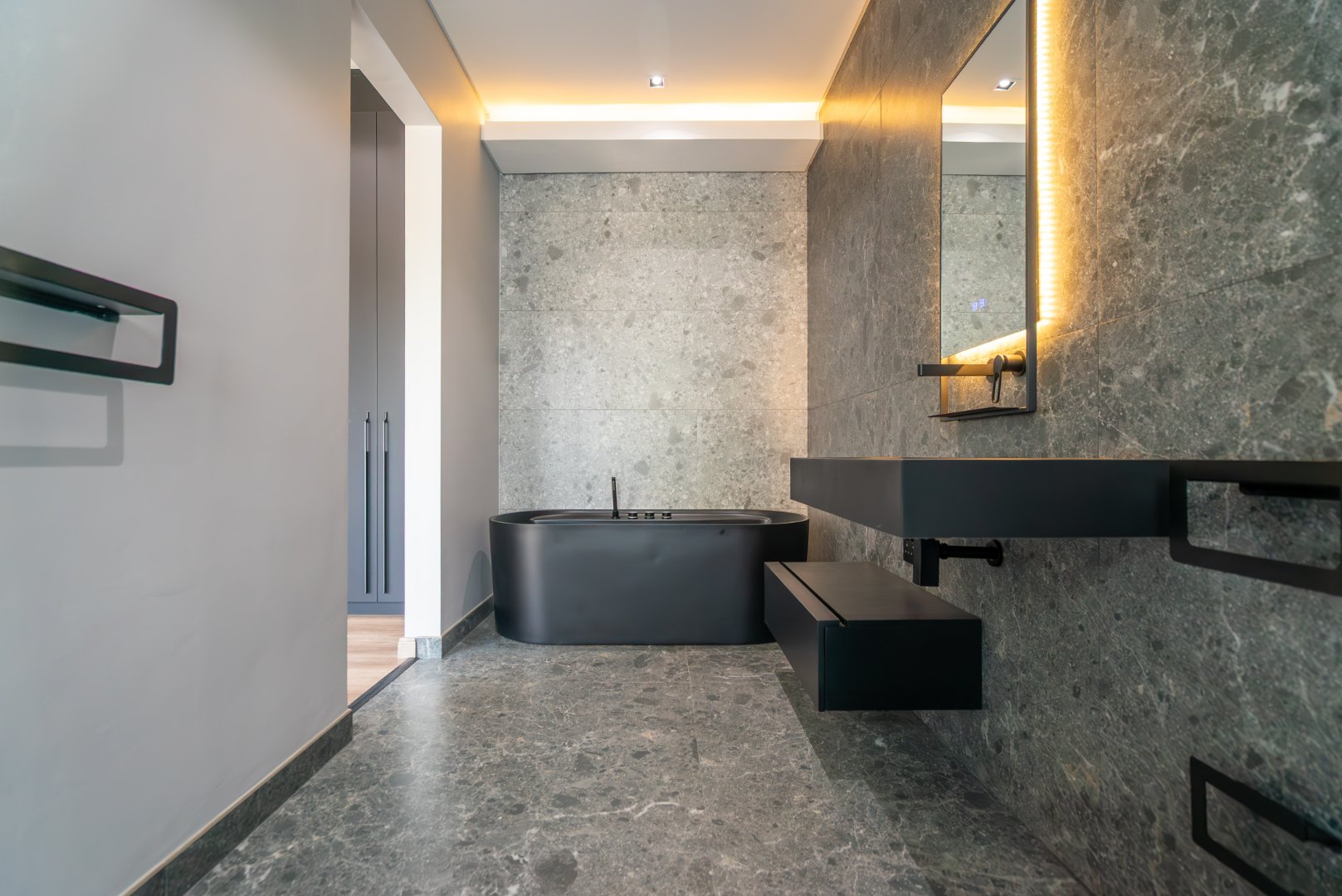 Ultra Exclusive Hyde Park Cluster Living Move In Ready Luxury Residence