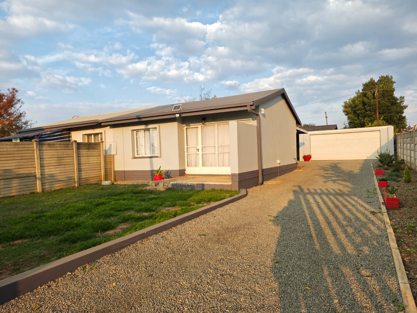 BRAND NEW RENOVATED, ONE BEDROOM HOUSE  PERFECT FOR AN ELDERLY COUPLE  OR NEWLY WEDS