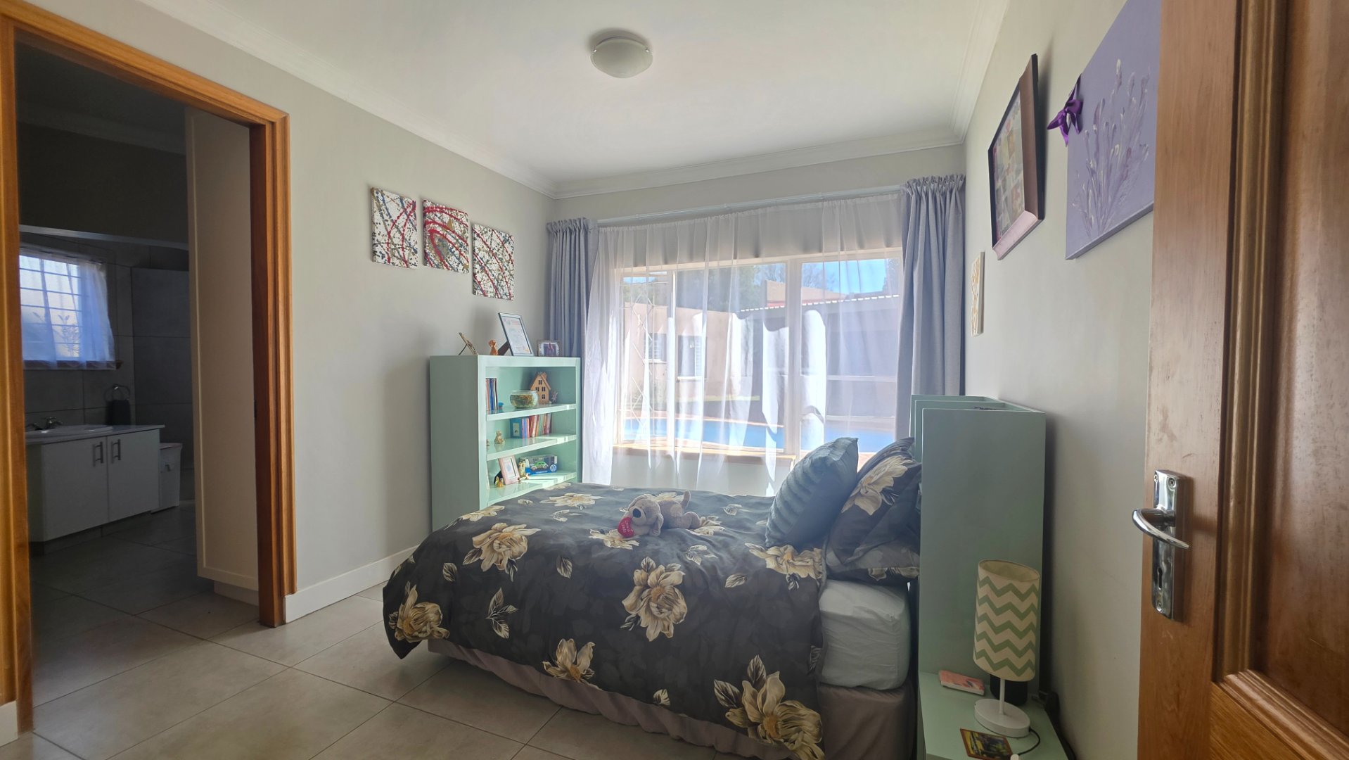 BEDROOM 2