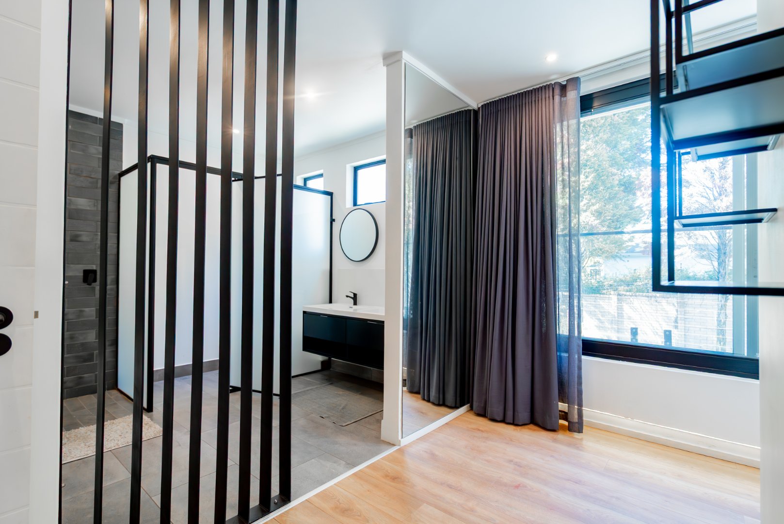 Modern 3 Bed Hyde Park Townhouse with Solar, PJ Lounge & Double Garage