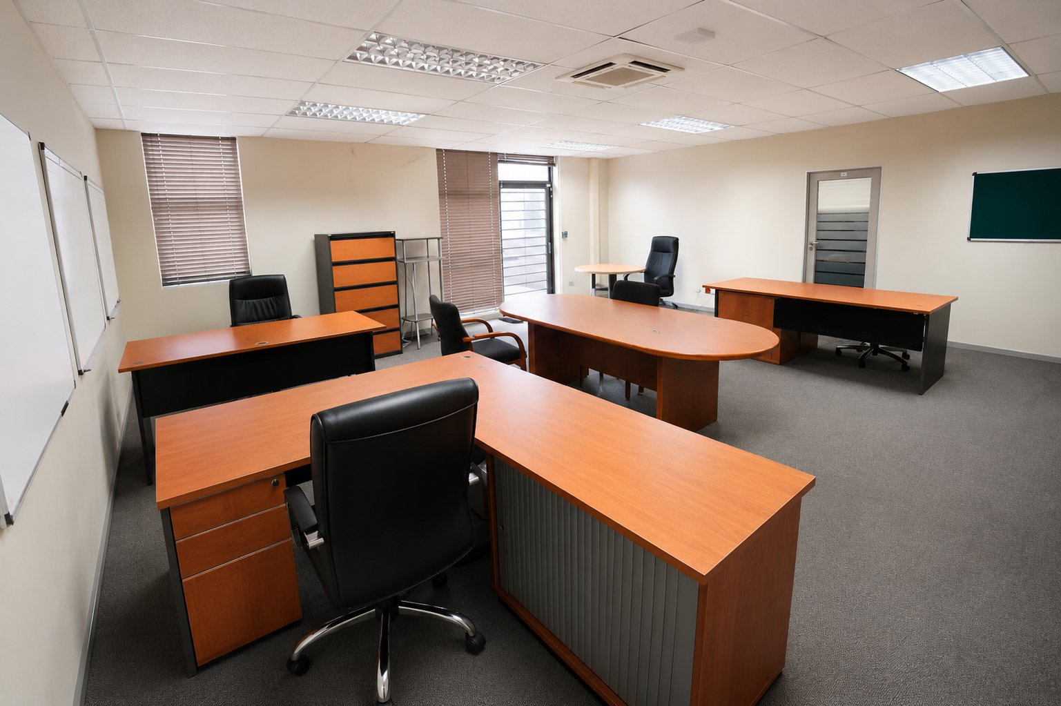 686 m² Ground Floor Office To Let at 26 Wellington Road | Parktown | Prestigious, Accessible Business Address photo 21