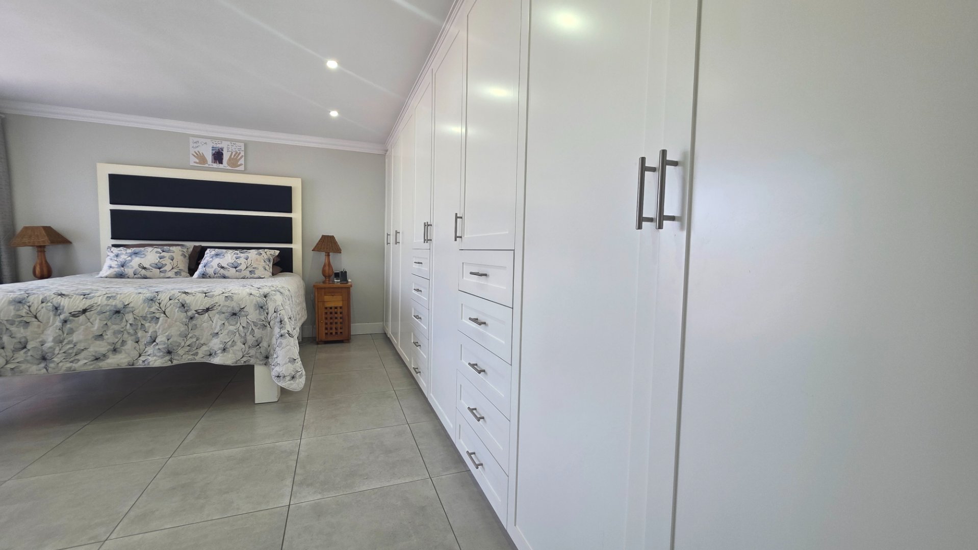 MAIN BEDROOM