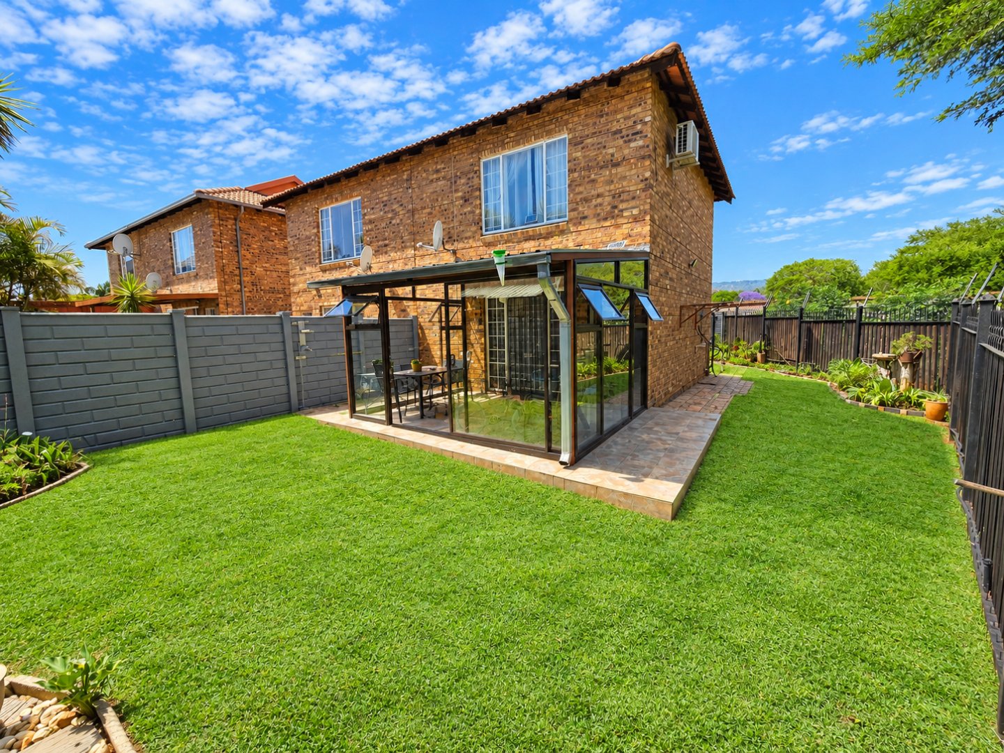 Modern 2-Bedroom Duplex Townhouse in Popular Complex!