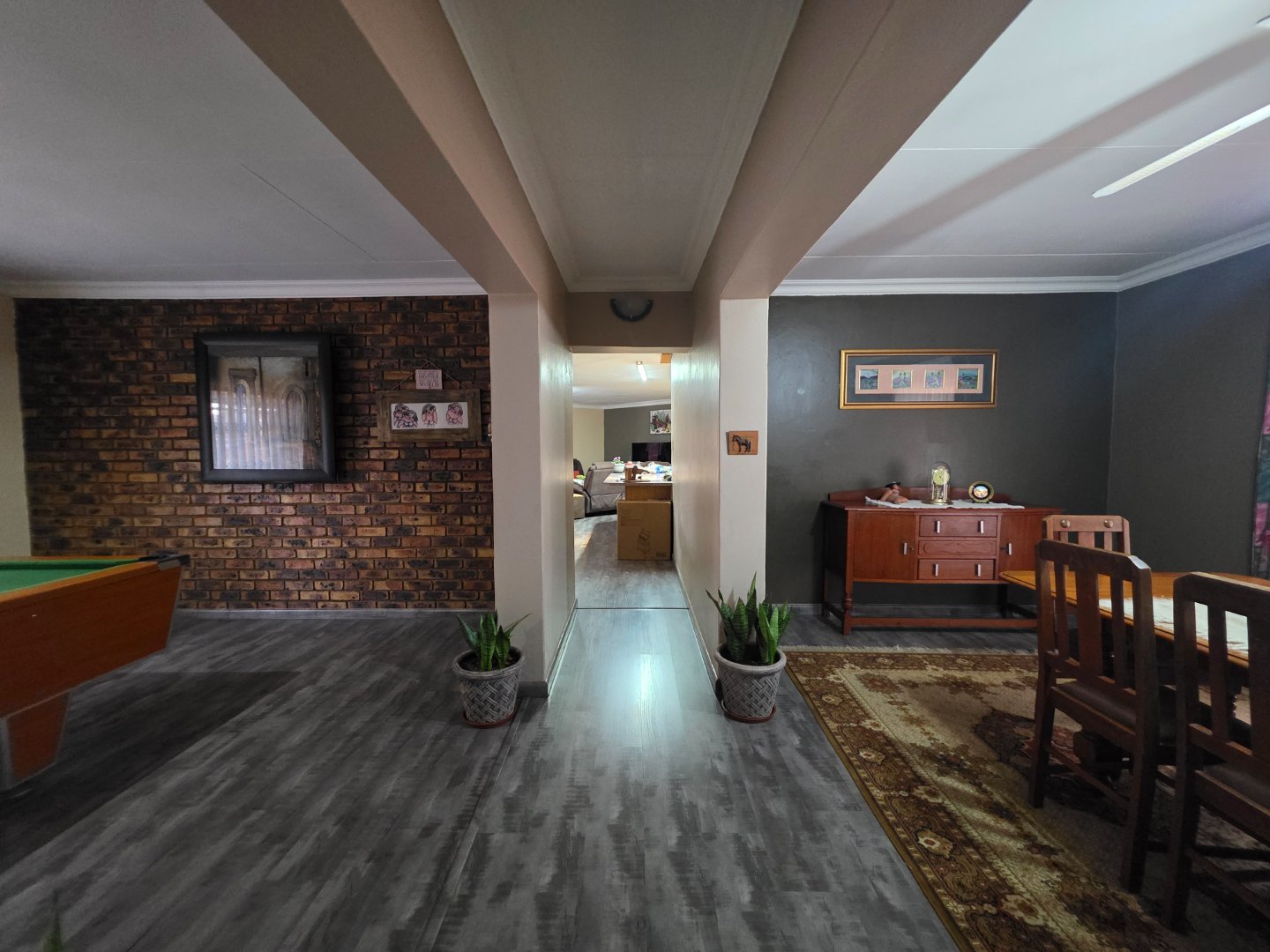 DININGROOM/LOUNGE