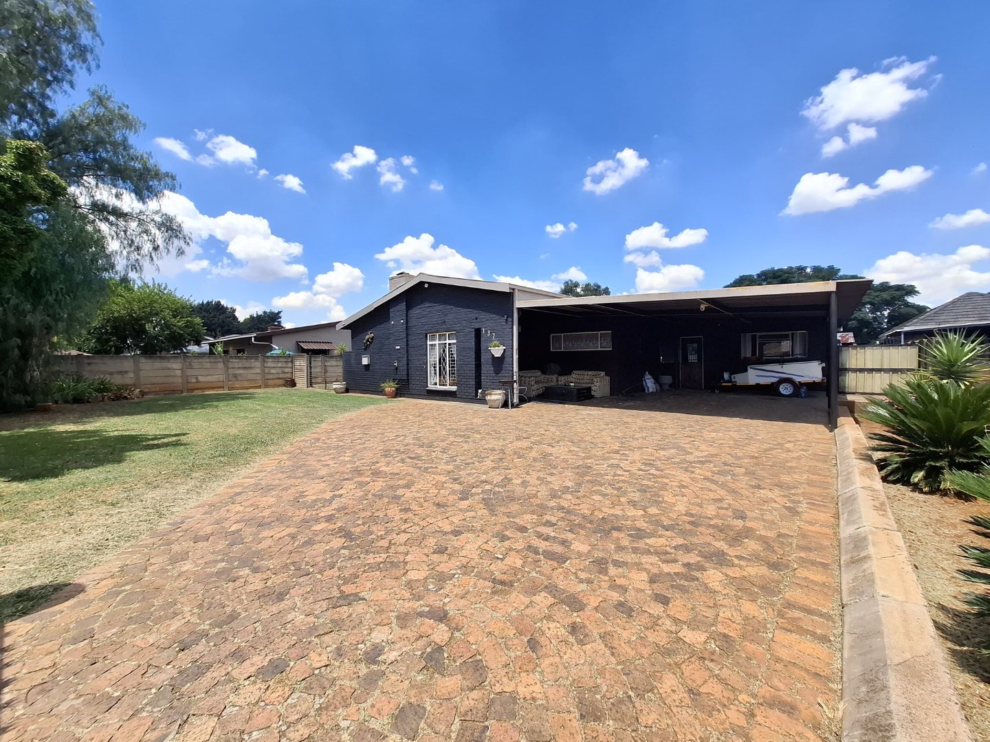 FAMILY DWELLIG WITH THE POSSIBILITY OF A FLATLET