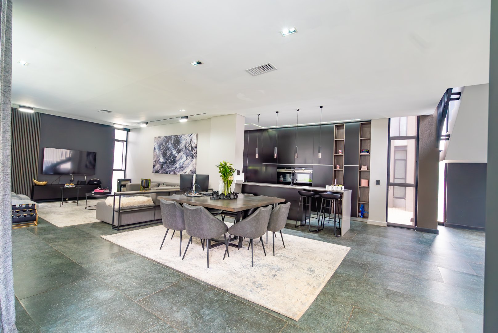 Luxury Cluster Living in an Elite Boomed Enclosure