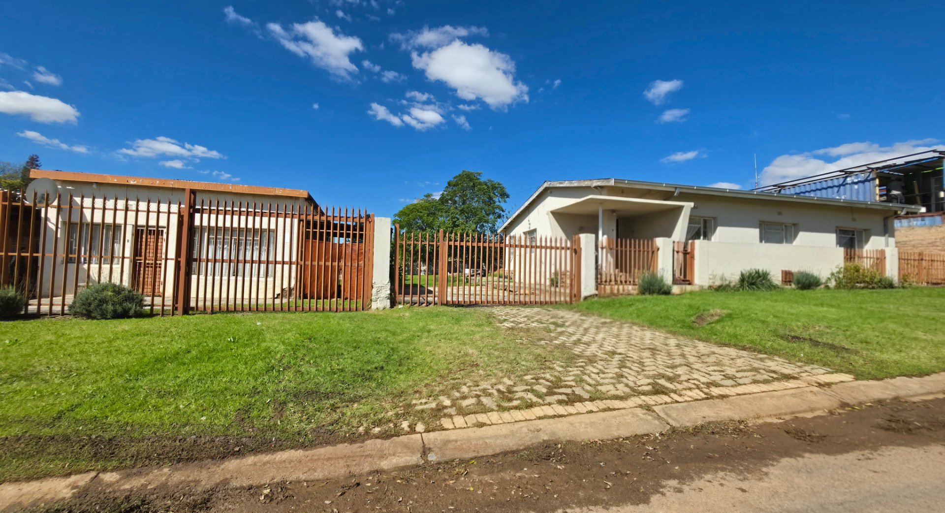 Charming 3 bed family home in Rensburg with flatlet