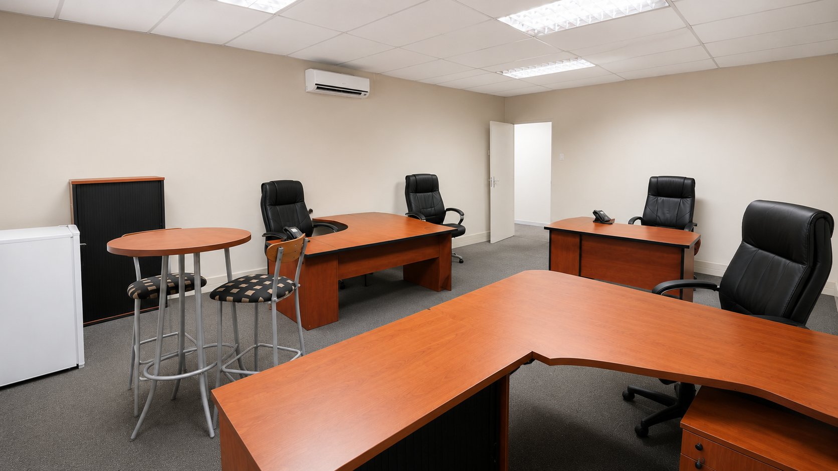 686 m² Ground Floor Office To Let at 26 Wellington Road | Parktown | Prestigious, Accessible Business Address photo 9