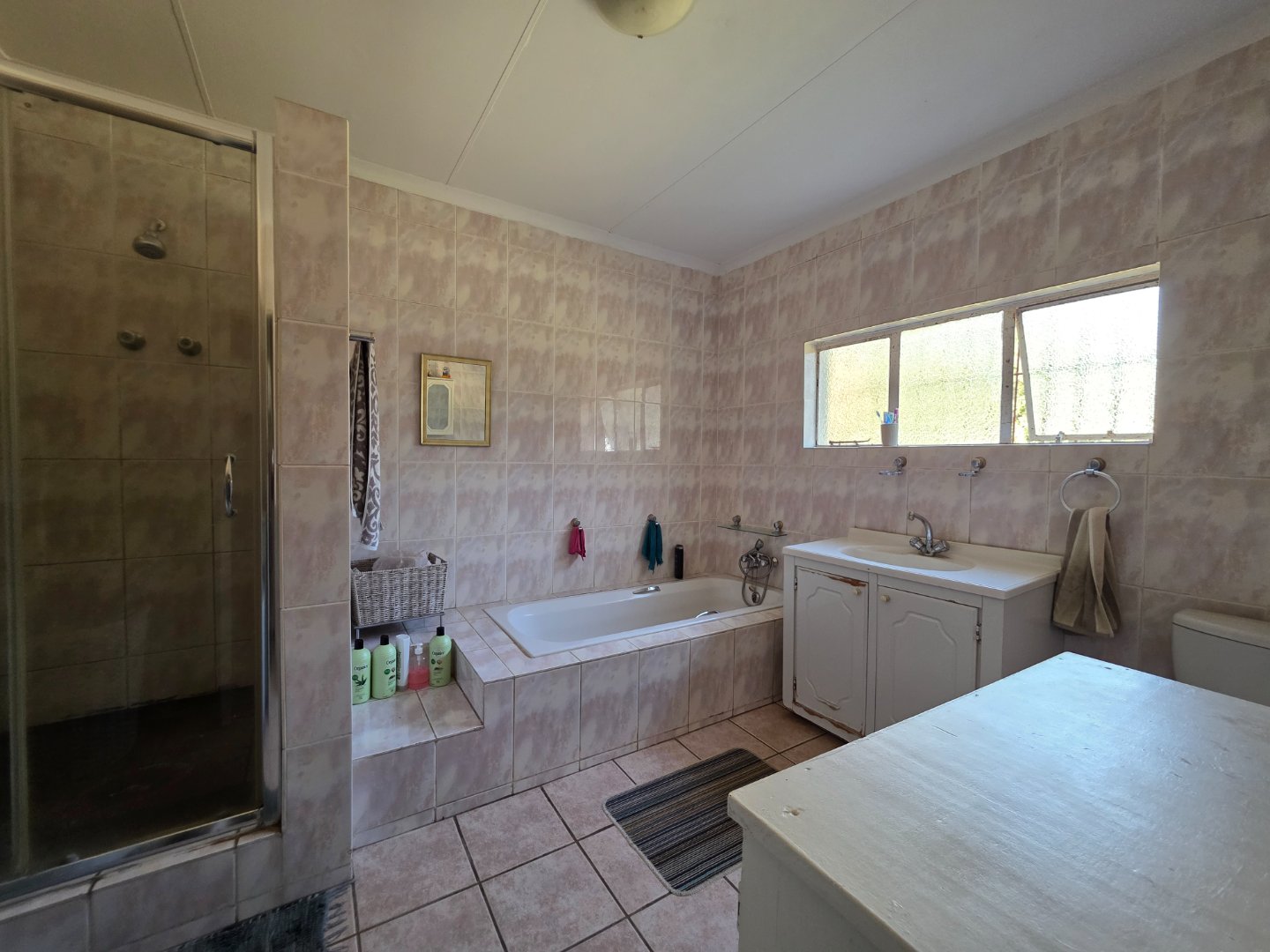 FULL BATHROOM IN HOUSE 2