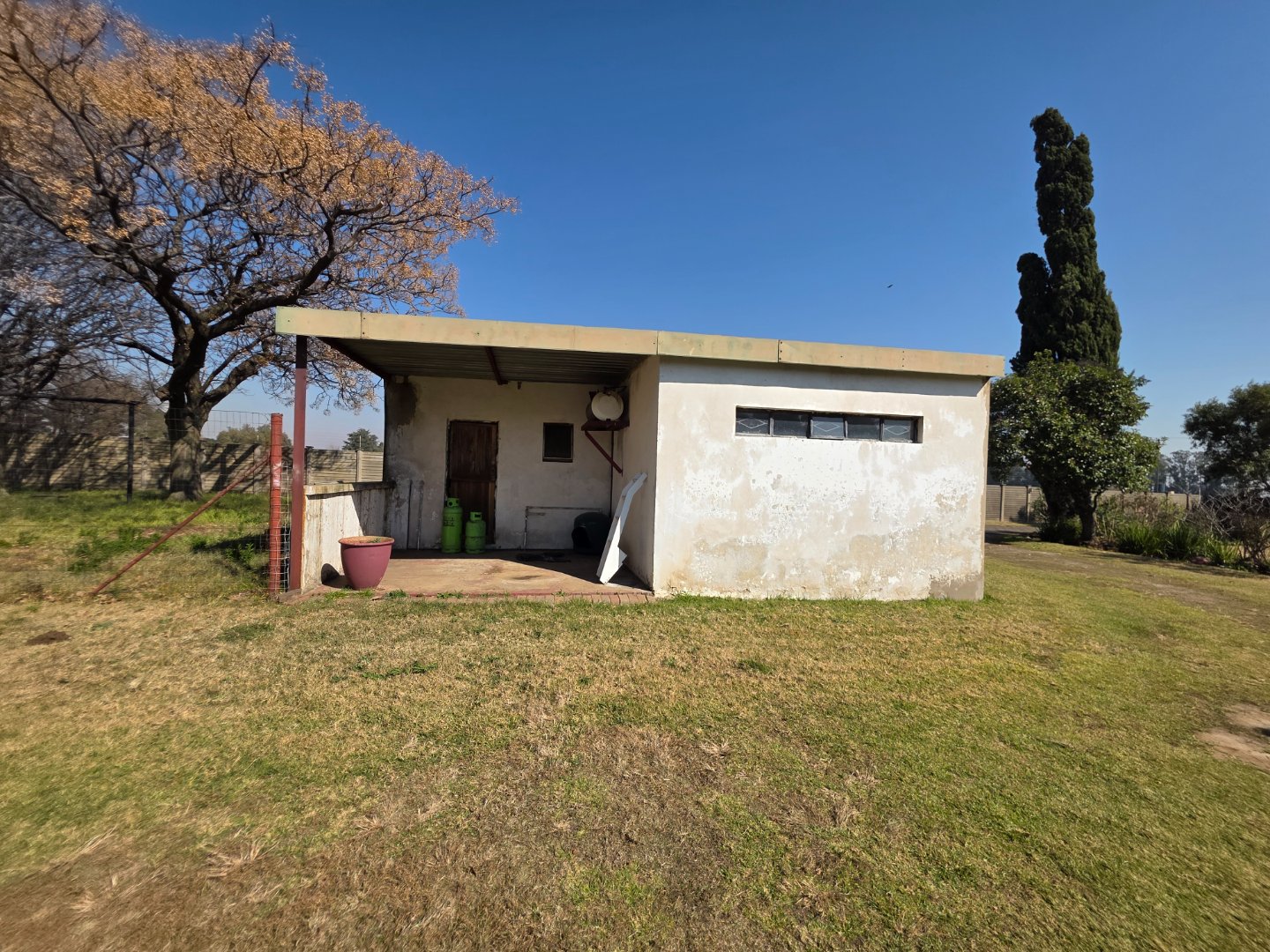1 BEDROOM FLAT NEXT TO MAIN HOUSE