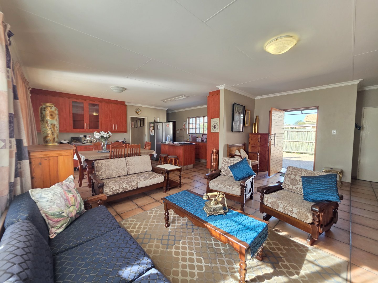 LOUNGE HOUSE 2