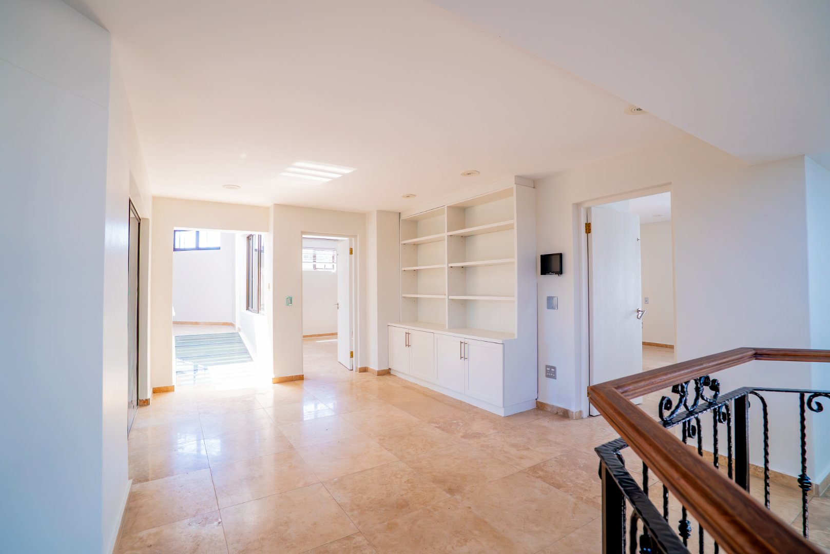 Grand Inanda Residence with Exceptional Bones – 1,003m² Under Roof on 1,859m² Stand