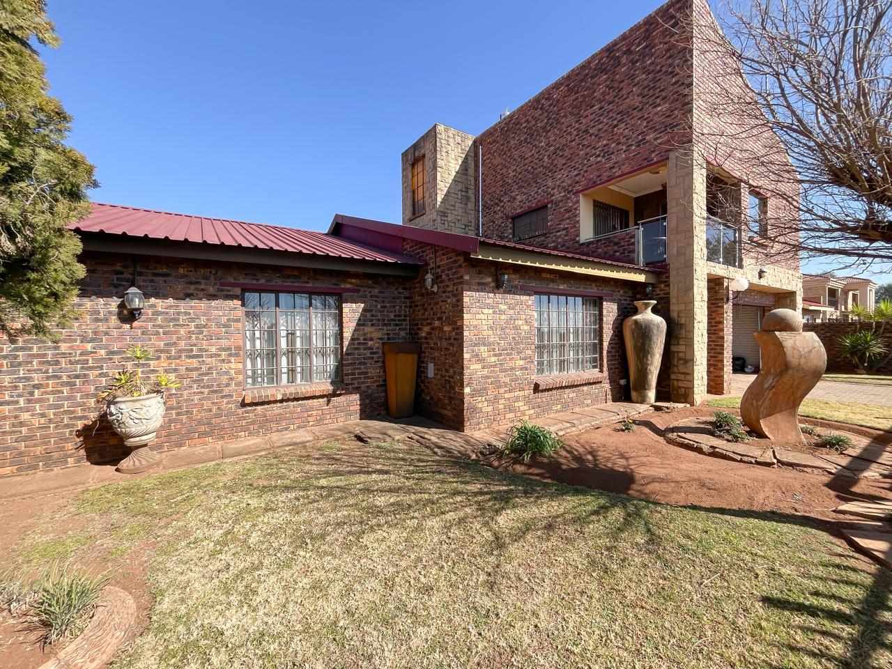 Exceptional 5 bedroom Home with Pool