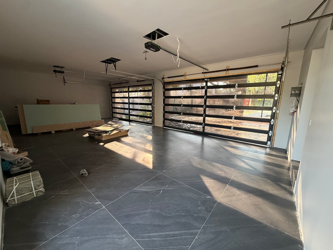 Move In for Christmas: 760 m² Villa Behind a Double Boom in Sandhurst