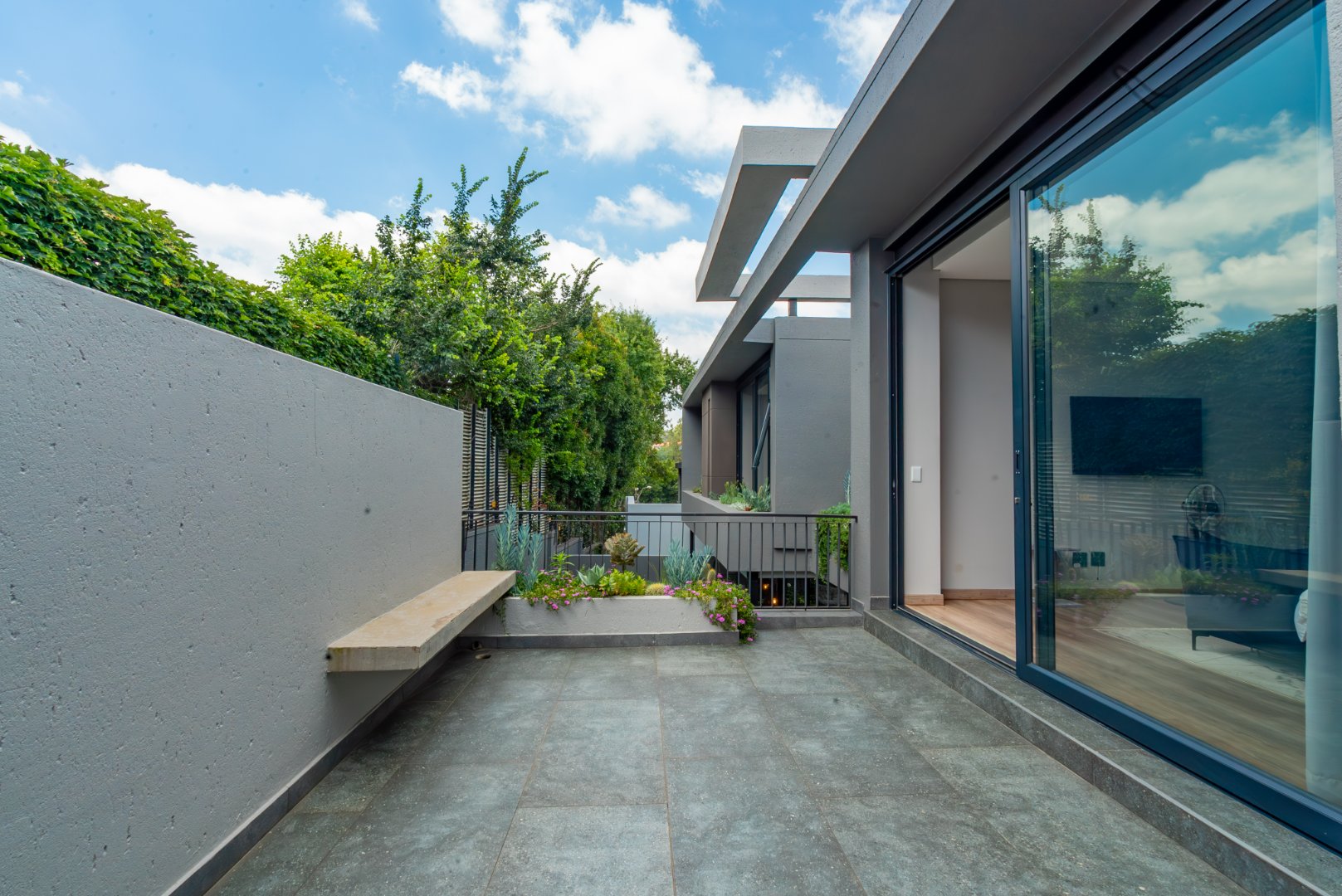 Luxury Cluster Living in an Elite Boomed Enclosure