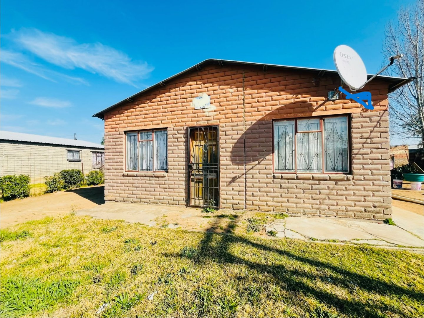 Affordable 2 Bedroom Home with Income-Generating Outside Room