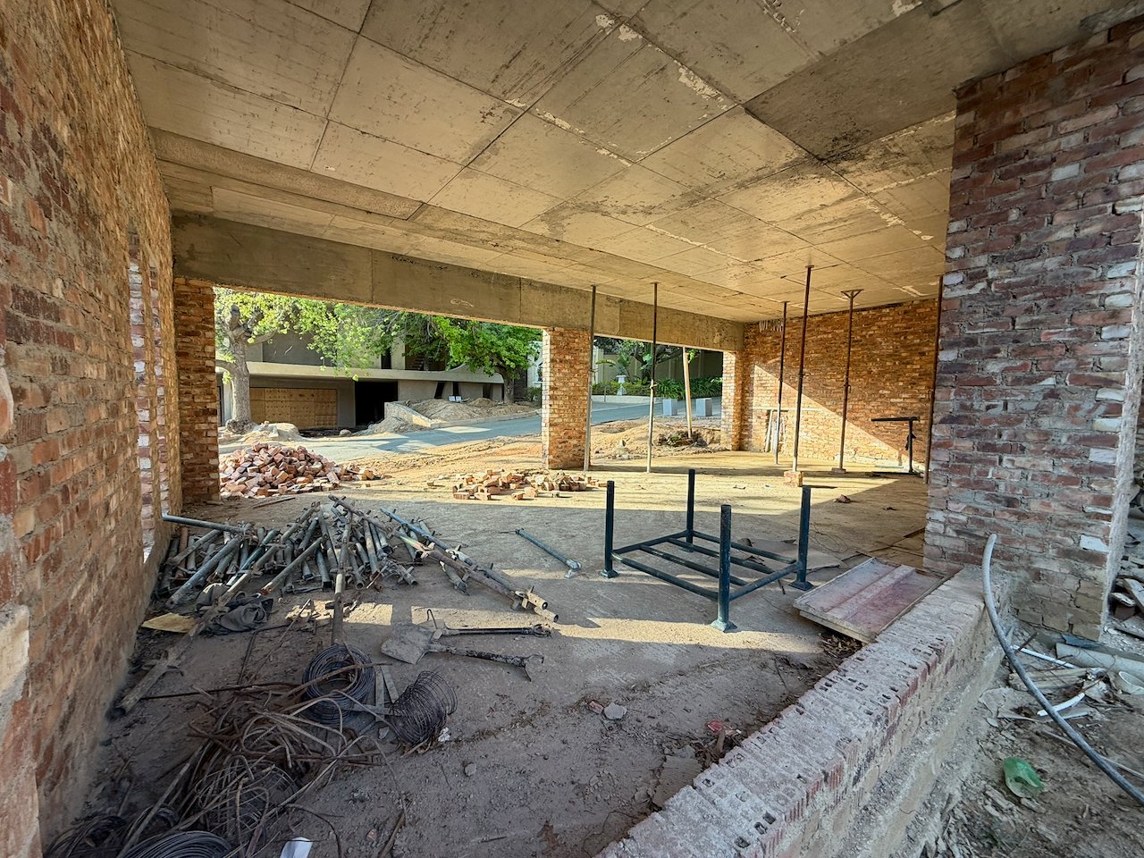 Choose Your Finishes: 670 m² Villa Behind a Double Boom in Sandhurst