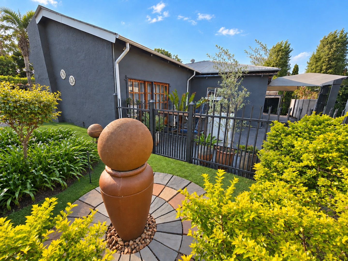 Luxury 4-Bedroom Home + Private Flatlet