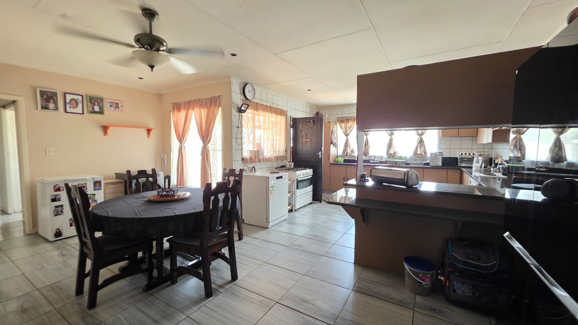 DINING ROOM IN MAIN HIUSE