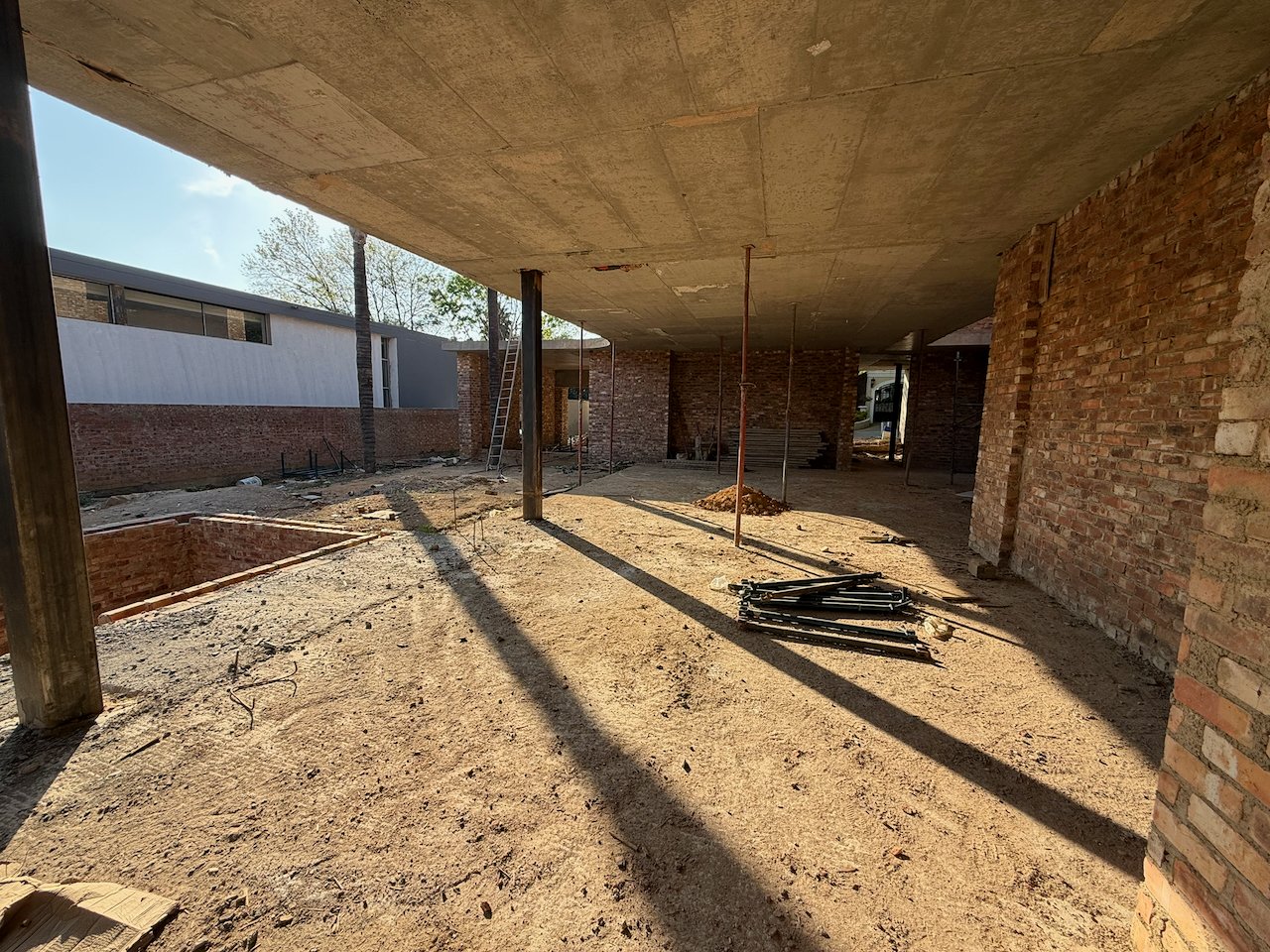 Choose Your Finishes: 670 m² Villa Behind a Double Boom in Sandhurst