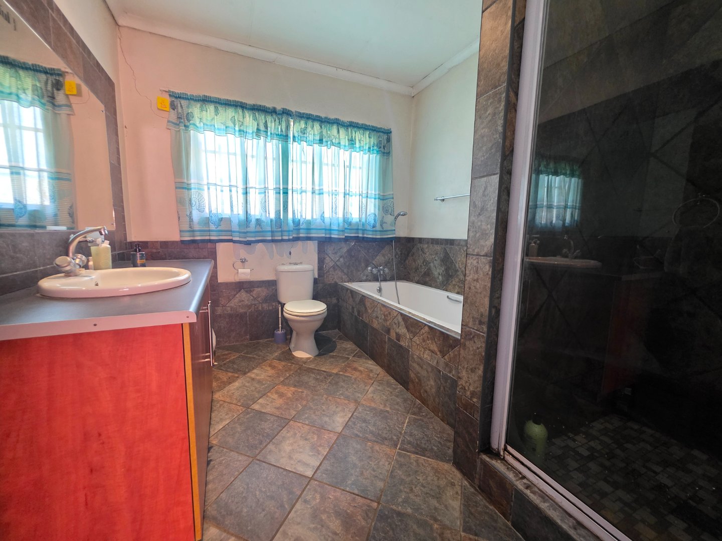 BATHROOM 2 IN MAIN HOUSE