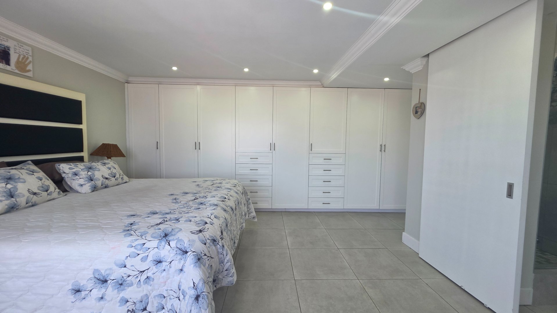 LOTS OF CUPBOARDS IN MAIN