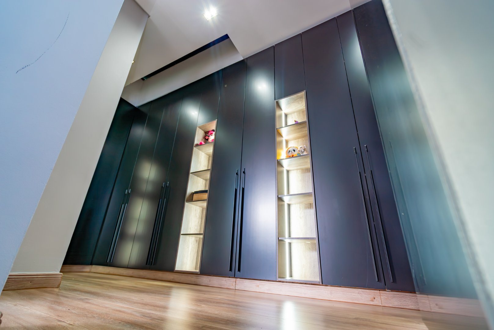 Luxury Cluster Living in an Elite Boomed Enclosure