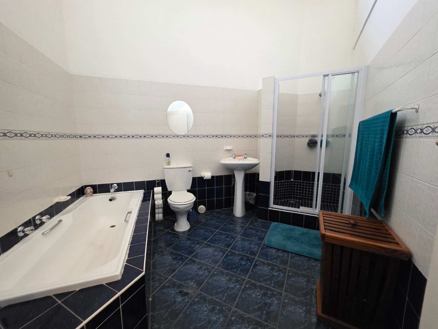 BATHROOM 2