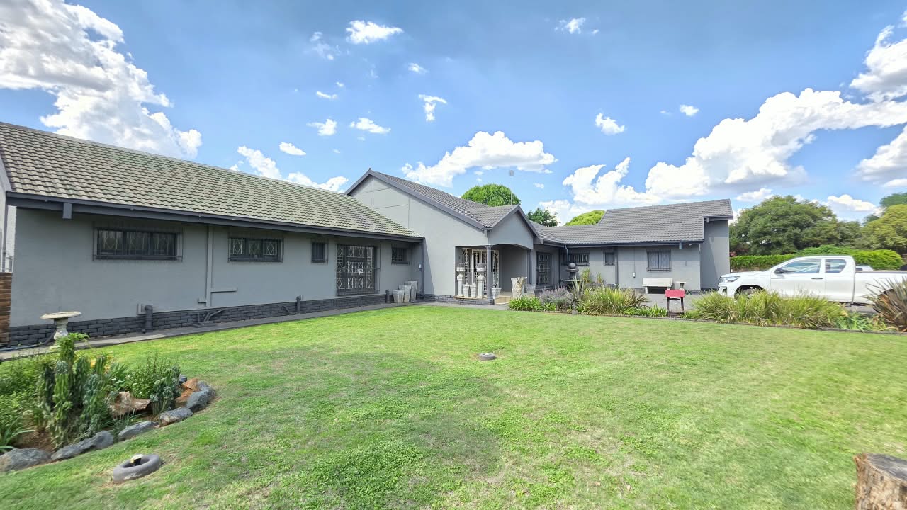 Spacious Family Living in Secure Three Rivers East
