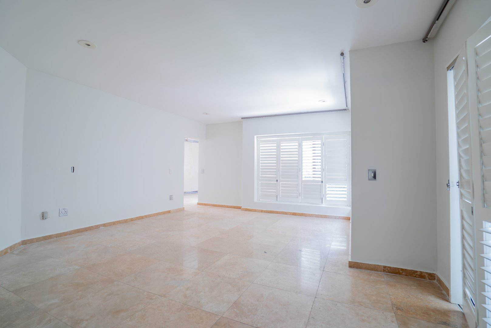 Grand Inanda Residence with Exceptional Bones – 1,003m² Under Roof on 1,859m² Stand