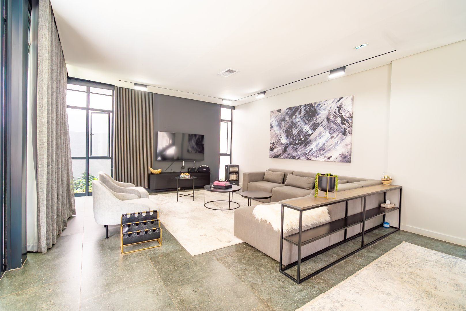 Luxury Cluster Living in an Elite Boomed Enclosure