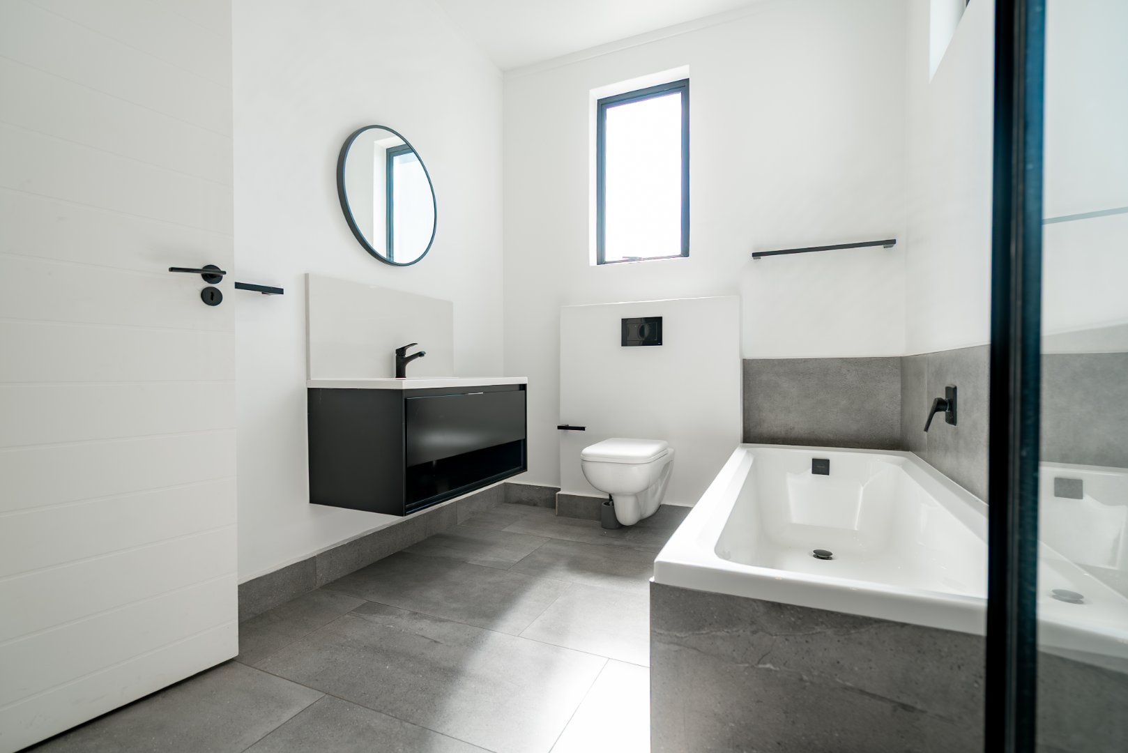 Modern 3 Bed Hyde Park Townhouse with Solar, PJ Lounge & Double Garage