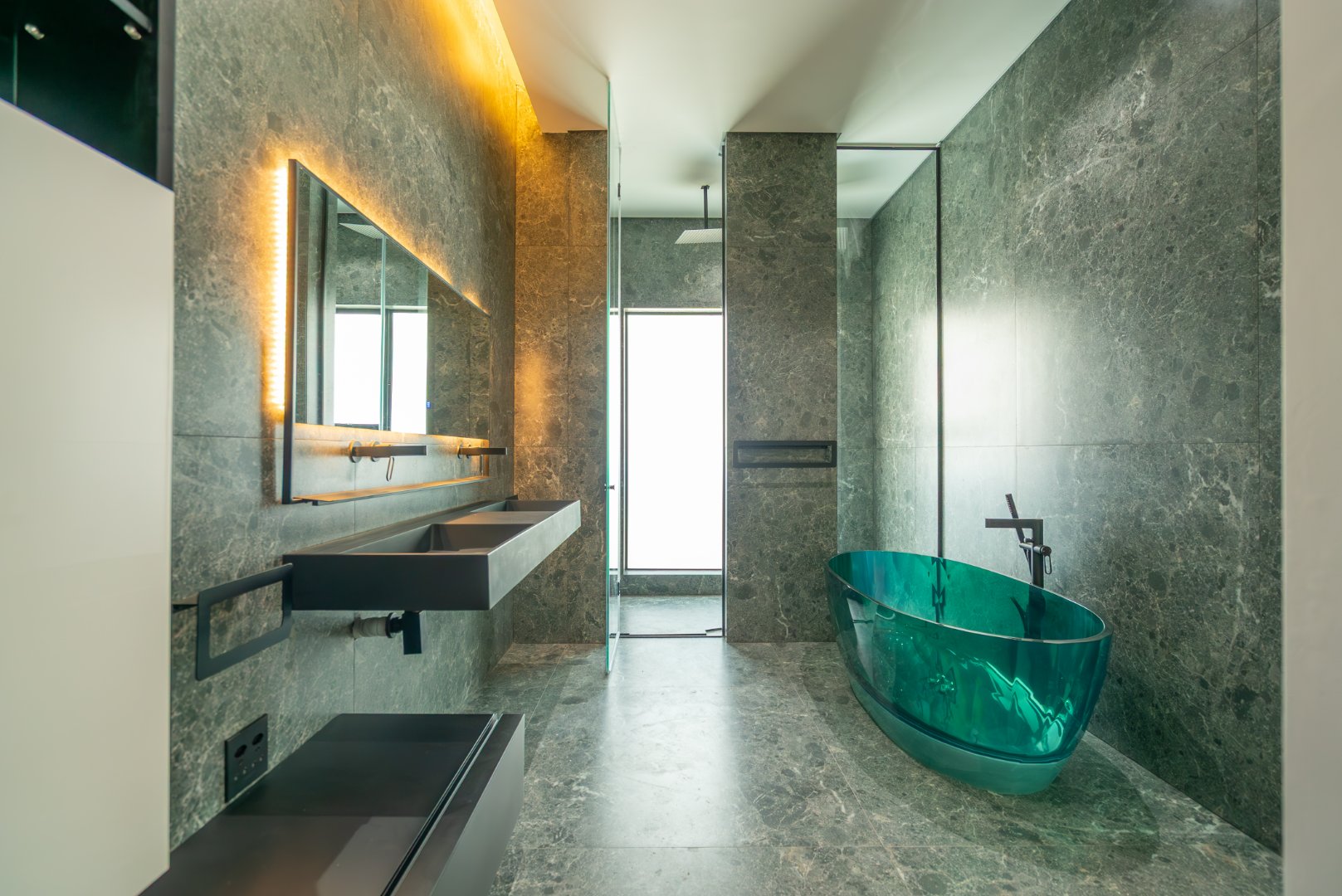 Choose Your Finishes: 670 m² Villa Behind a Double Boom in Sandhurst