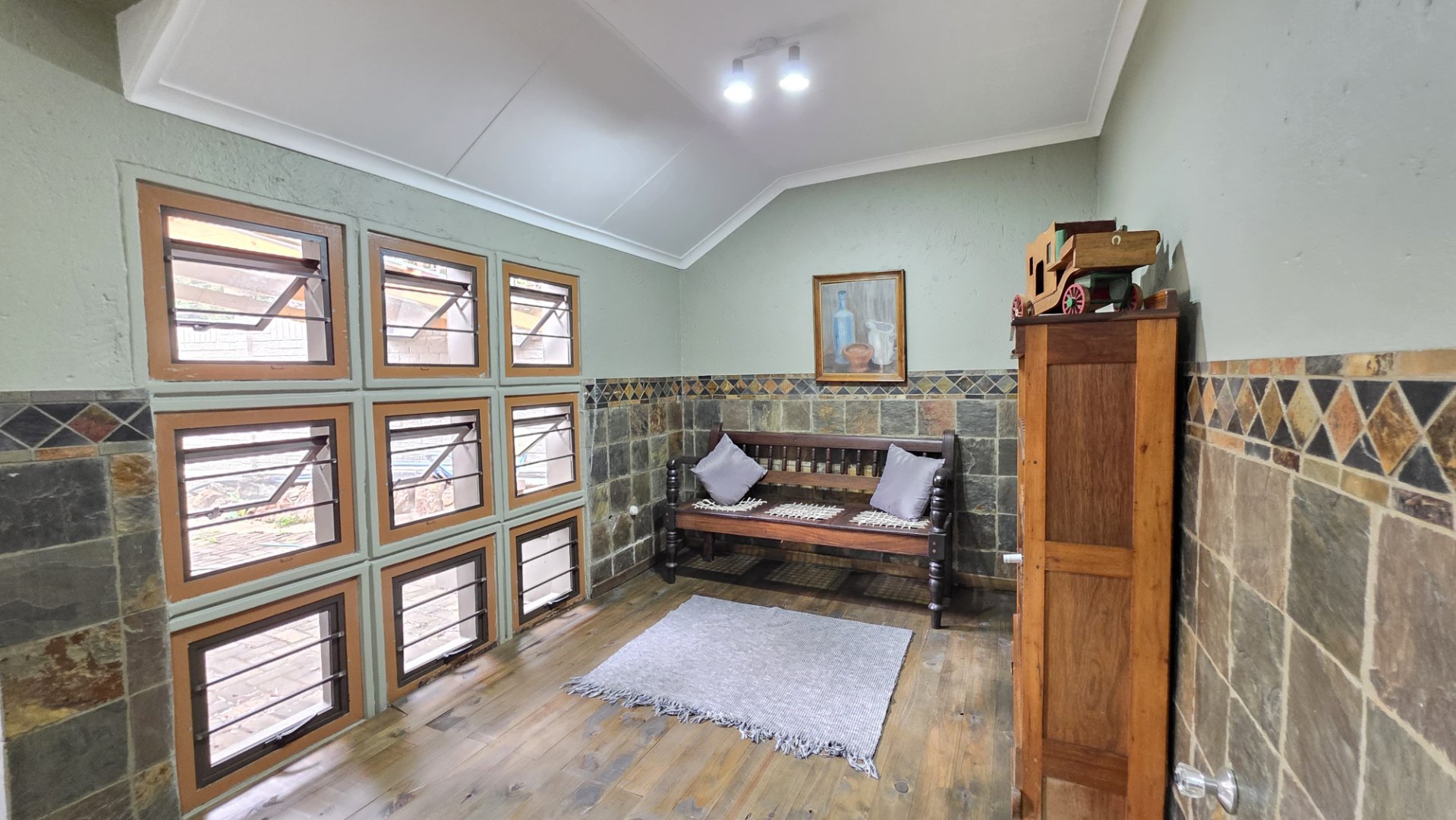 GUEST CORNER WITH A JACUZZI POSSIBILITY