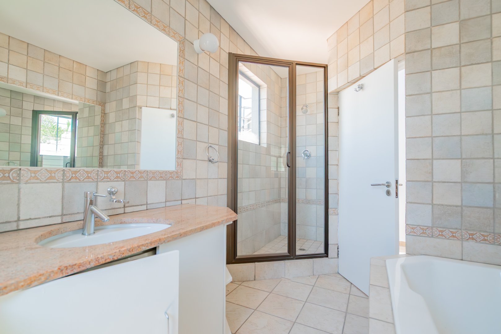 Grand Inanda Residence with Exceptional Bones – 1,003m² Under Roof on 1,859m² Stand