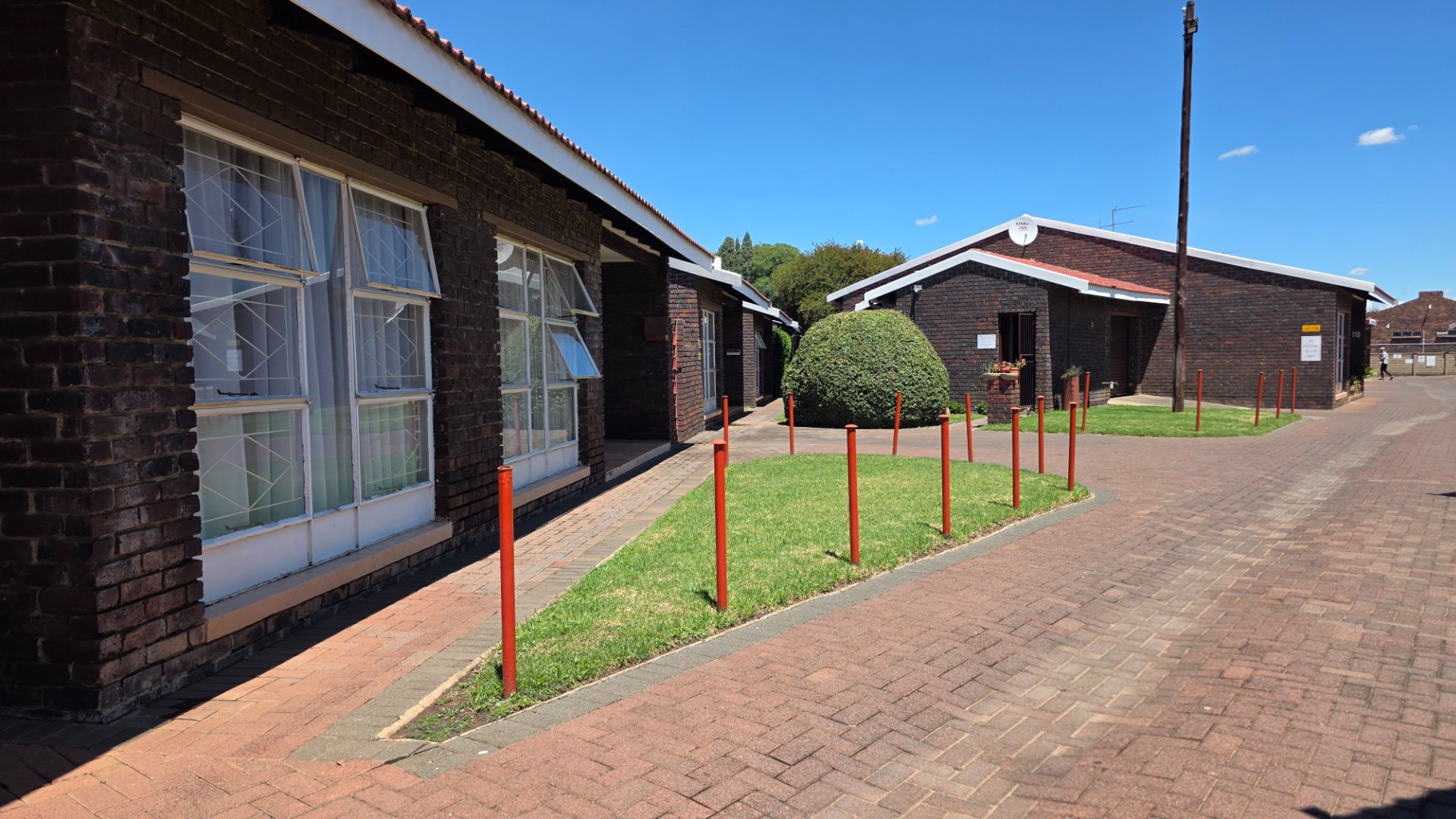 BEAUTIFUL ,TWO BEDROOM TOWNHOUSE WITH TWO BATHROOMS AND SITUATED IN A SAFE ,TRANQUIL AREA