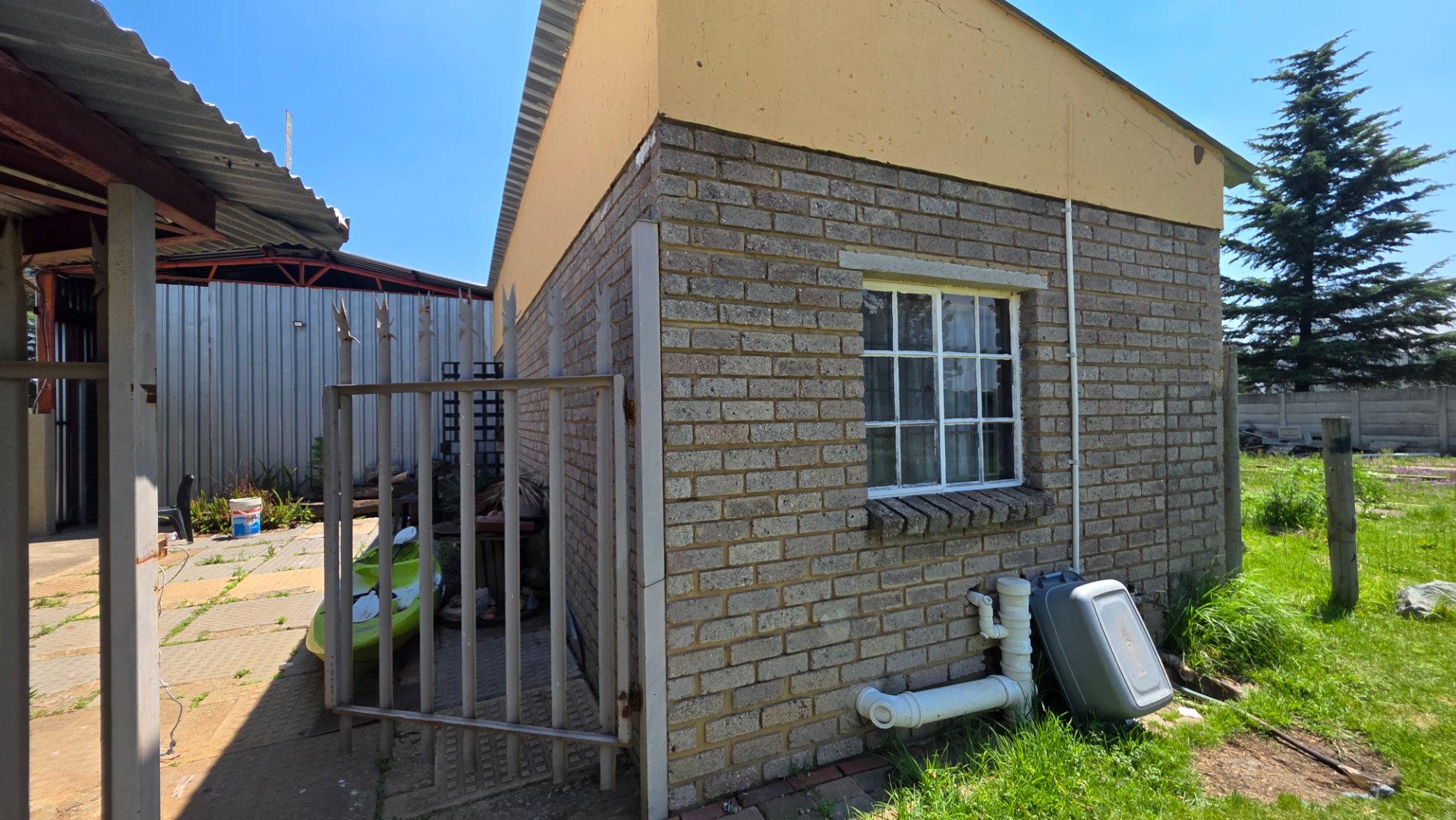 BACHELORS FLAT