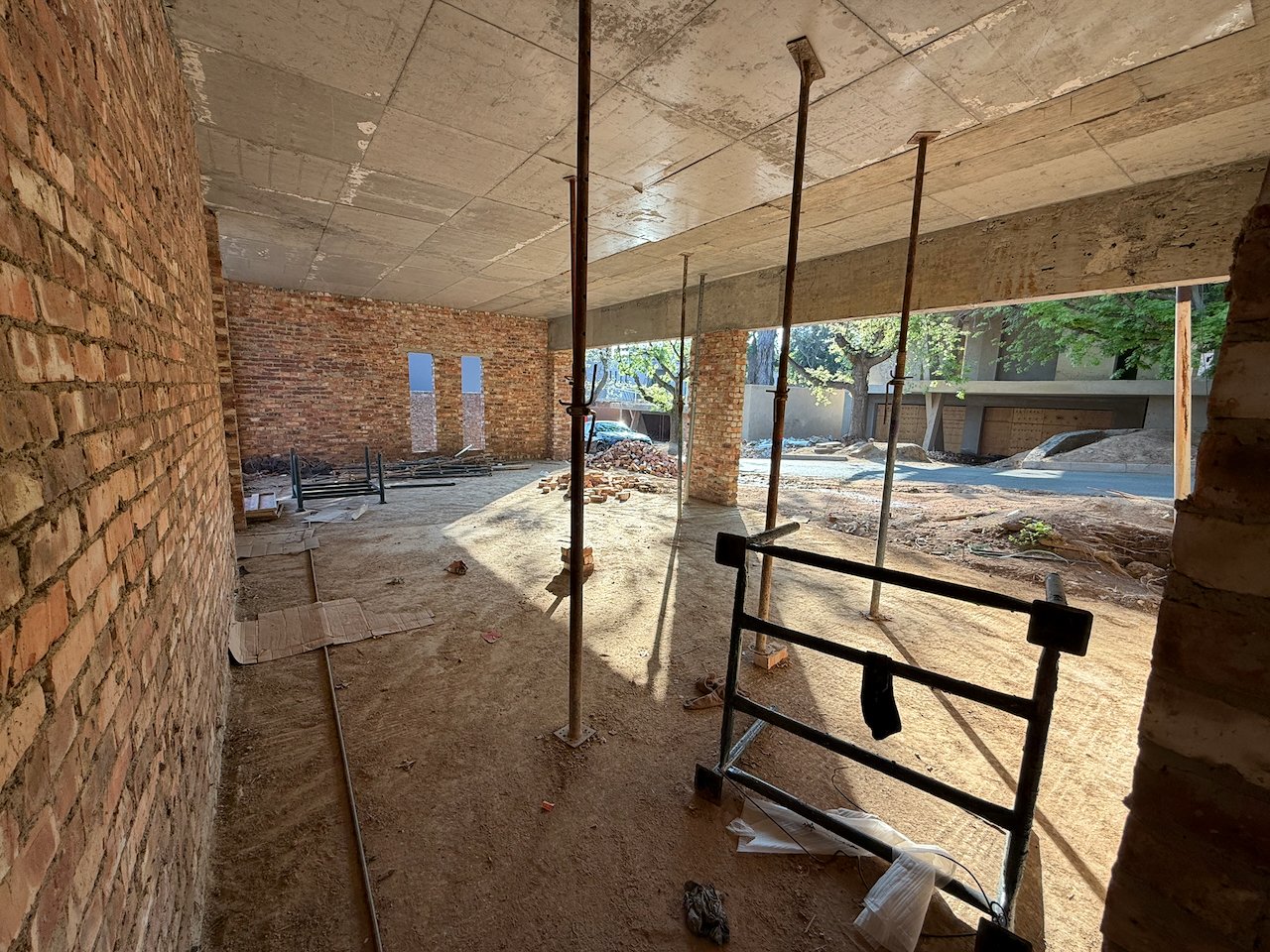 Choose Your Finishes: 670 m² Villa Behind a Double Boom in Sandhurst