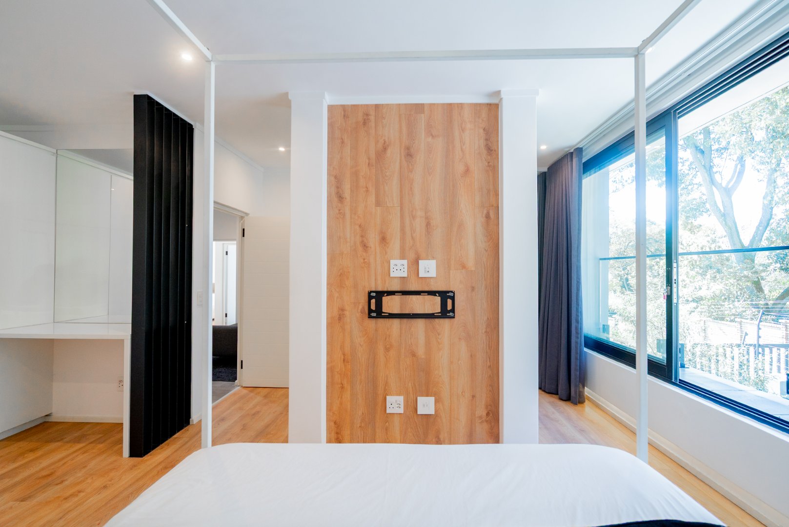 Modern 3 Bed Hyde Park Townhouse with Solar, PJ Lounge & Double Garage