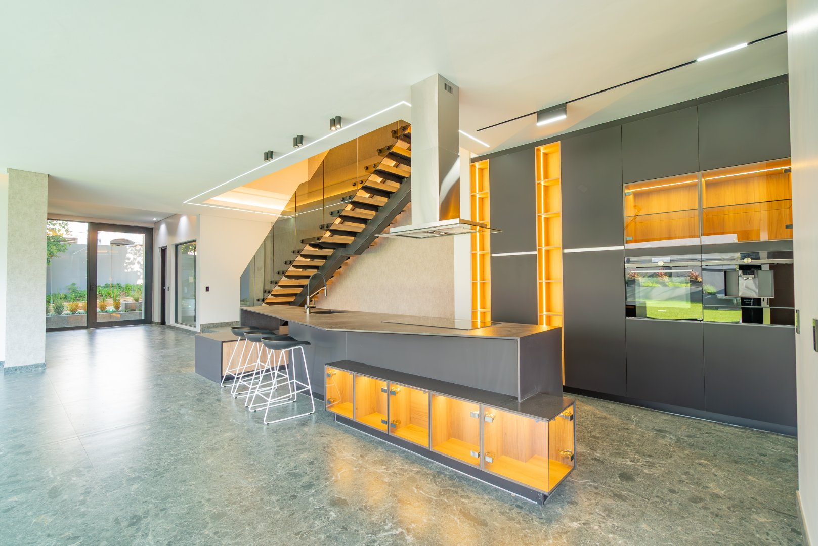 Choose Your Finishes: 670 m² Villa Behind a Double Boom in Sandhurst