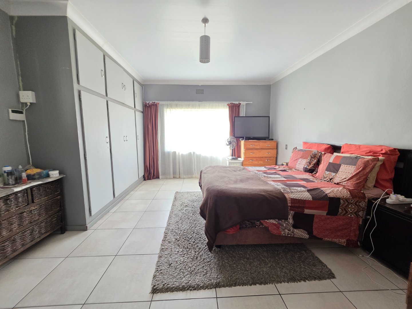 MAIN BEDROOM