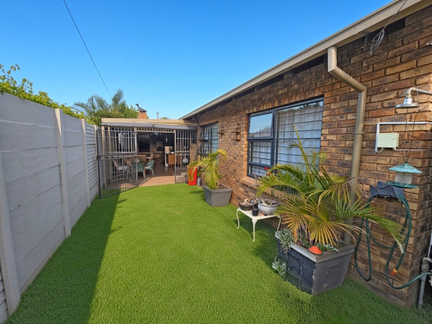 Neat Modern Spacious 4-Bedr Home at a Give-Away Price!